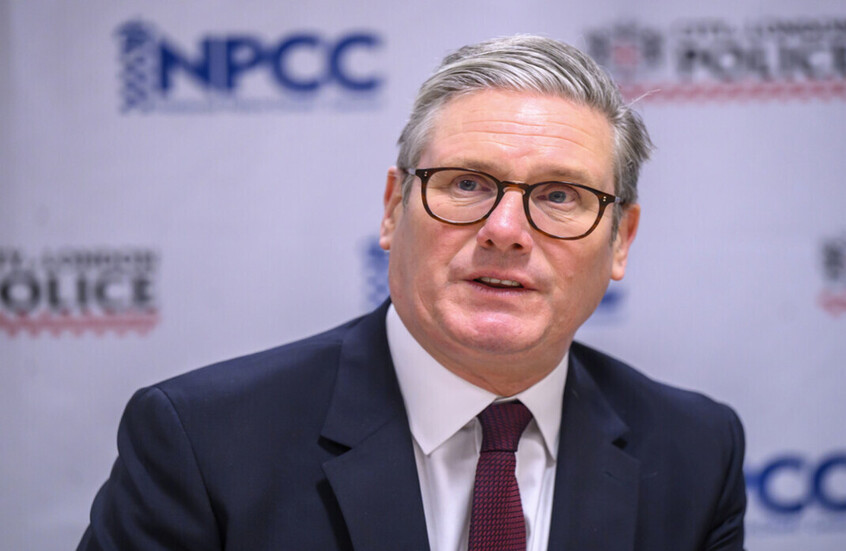 رئيس الوزراء البريطاني يعلن انضمام بلاده لـ”العمليات الدفاعية” بالشرق الأوسط