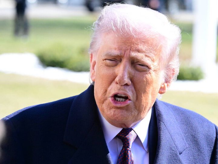 البيت الأبيض ينشر لقطات تظهر ترامب وهو يتابع الهجوم على إيران (صور)