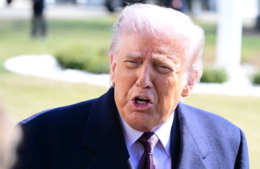 البيت الأبيض ينشر لقطات تظهر ترامب وهو يتابع الهجوم على إيران (صور)