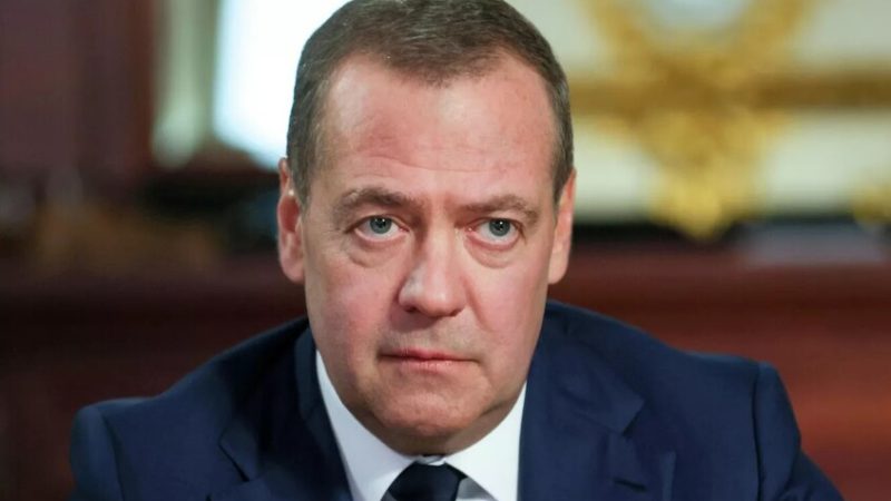 مدفيديف: اغتيال خامنئي انتهاك لجميع أعراف ومبادئ القانون الدولي