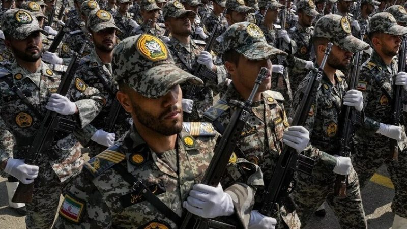الحرس الثوري الإيراني يعلن مقتل 7 عسكريين رفيعي المستوى