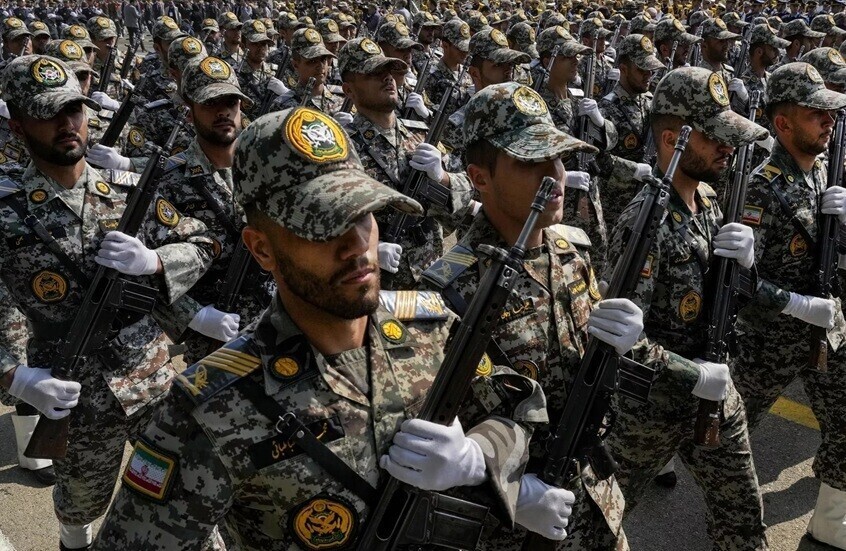 الحرس الثوري الإيراني يعلن مقتل 7 عسكريين رفيعي المستوى