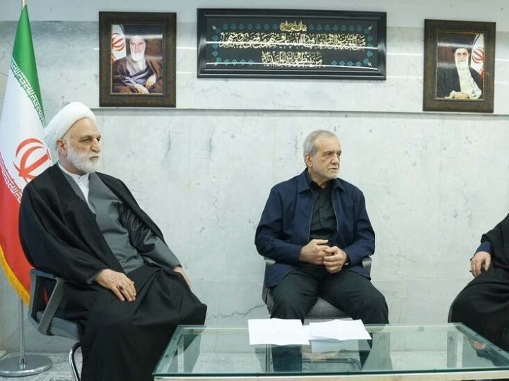 انعقاد الجلسة الثانية لمجلس القيادة المؤقت في إيران بحضور بزشكيان