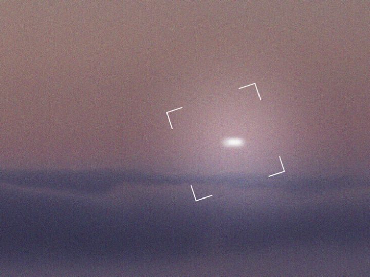 لماذا ينجذب البعض لتفسيرات نظريات المؤامرة أكثر من غيرهم؟