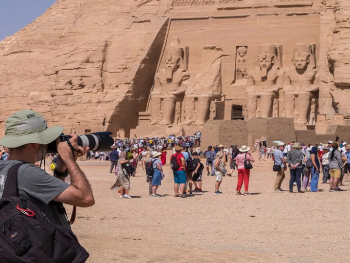 الحرب توجه صدمة قوية لمصر في ذروة موسمها السياحي
