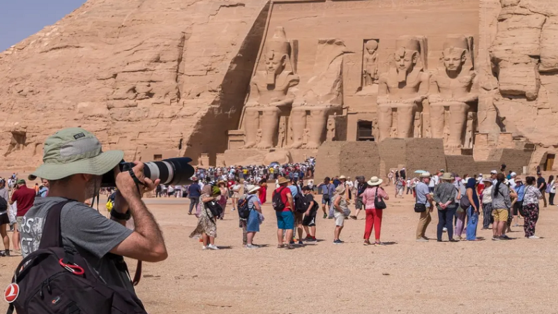 الحرب توجه صدمة قوية لمصر في ذروة موسمها السياحي