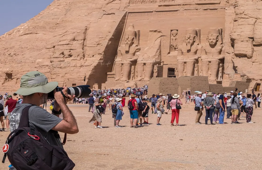 الحرب توجه صدمة قوية لمصر في ذروة موسمها السياحي