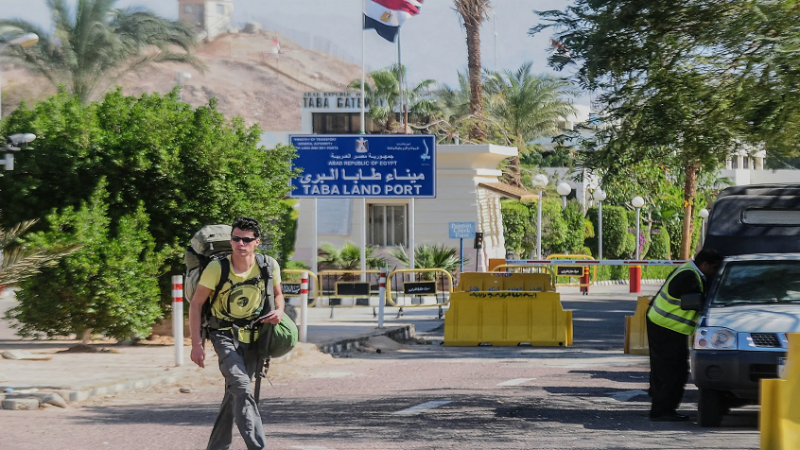 إسرائيل توجه تحذيرات للعالقين في الخارج العائدين عبر مصر