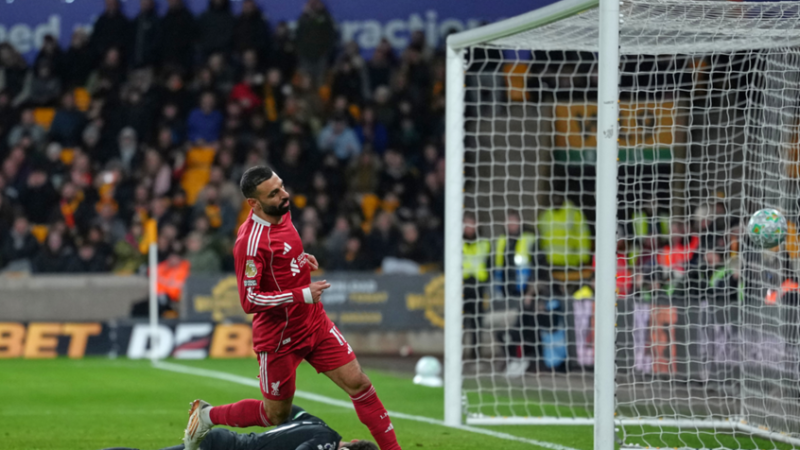 هدف صلاح لم ينقذ ليفربول.. خسارة صادمة لـ”الريدز” في الدوري الإنجليزي