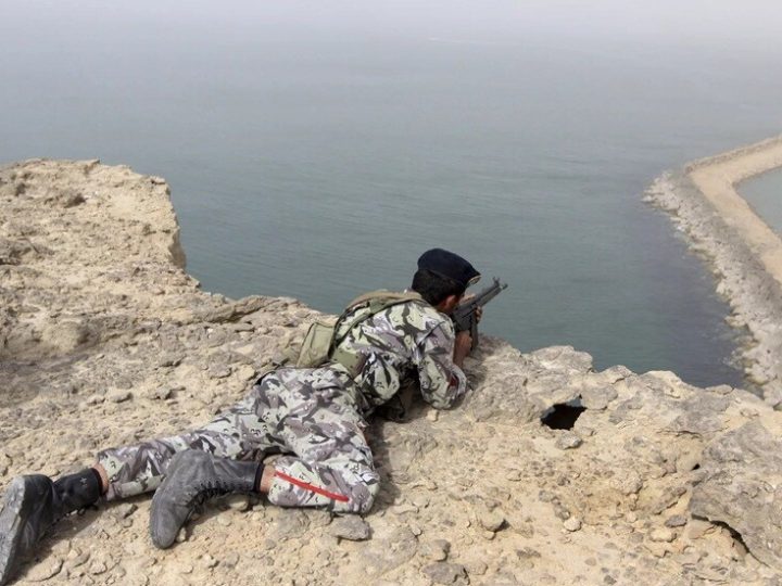 الحرس الثوري يعلن السيطرة الكاملة على مضيق هرمز