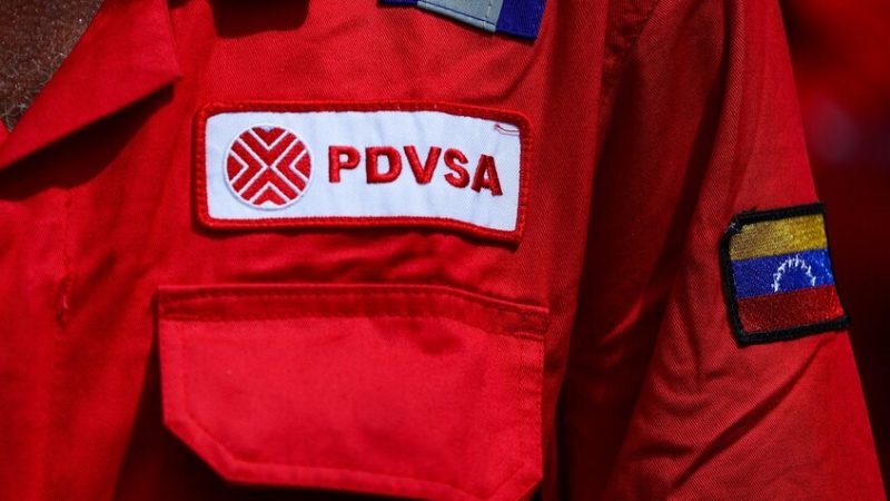 شركة النفط الفنزويلية الحكومية توقع عقودا لتوريد النفط إلى الولايات المتحدة