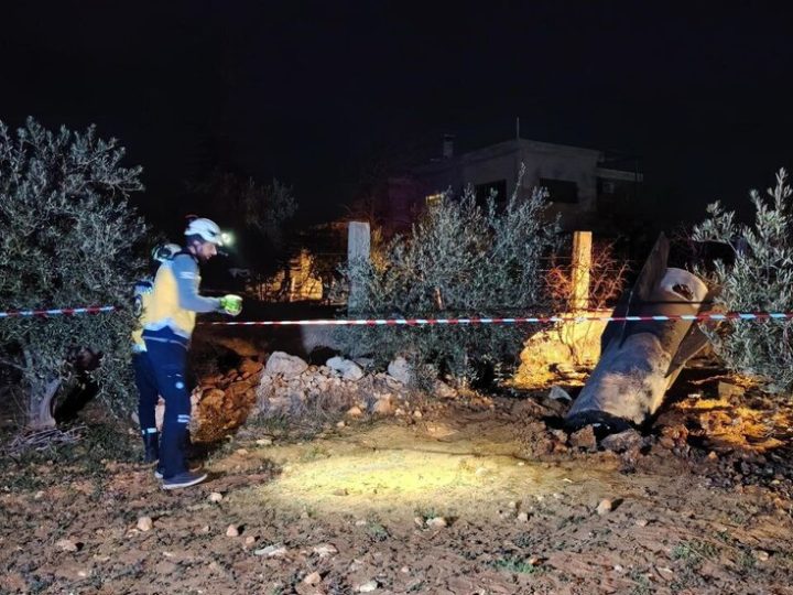 سوريا.. سقوط بقايا مسيرة وصاروخ في درعا وريف دمشق