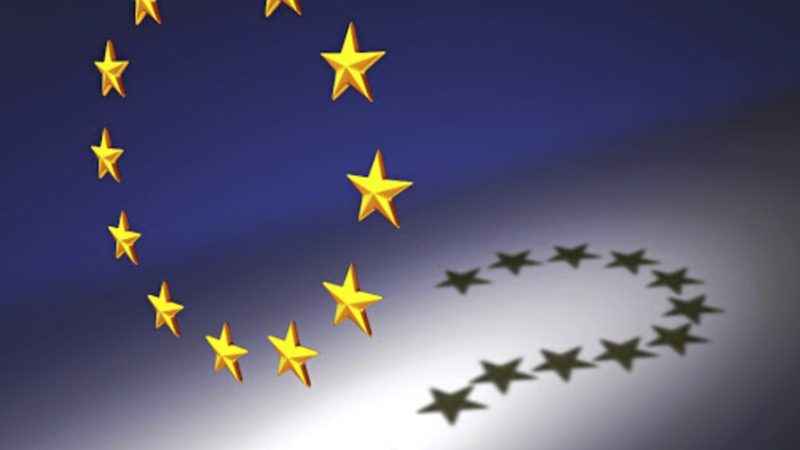 “بوليتيكو”: الاتحاد الأوروبي يواجه 3 معضلات على خلفية حرب إيران