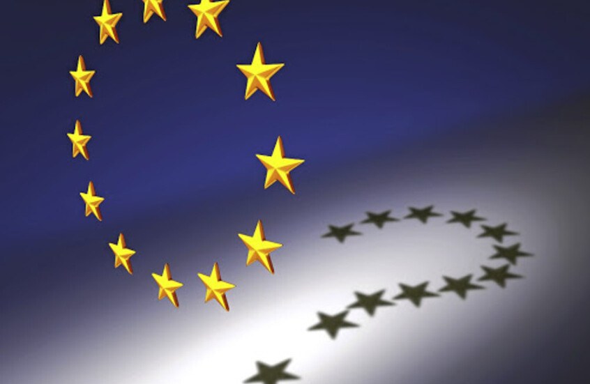 “بوليتيكو”: الاتحاد الأوروبي يواجه 3 معضلات على خلفية حرب إيران