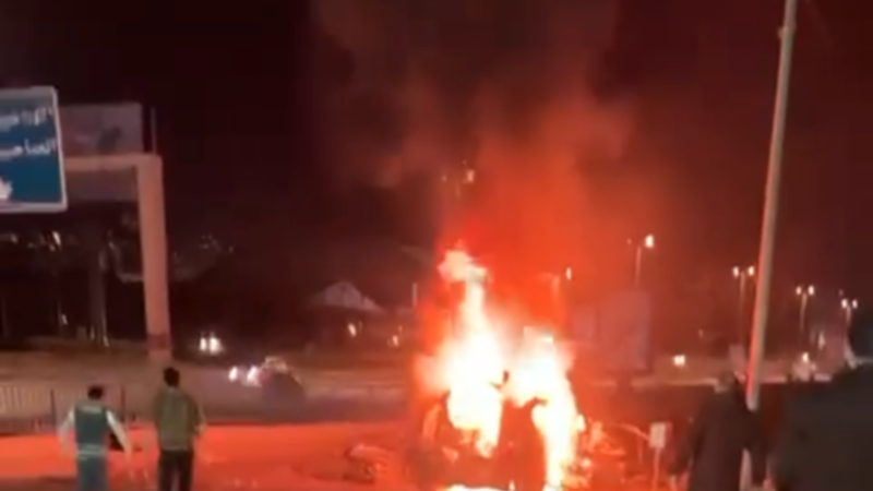 مراسلتنا: غاراتان إسرائيليتان تستهدفان سيارتين على أوتوستراد مطار بيروت (فيديوهات)