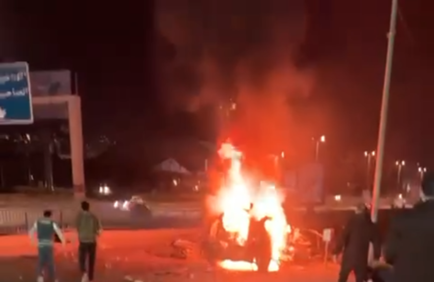 مراسلتنا: غاراتان إسرائيليتان تستهدفان سيارتين على أوتوستراد مطار بيروت (فيديوهات)