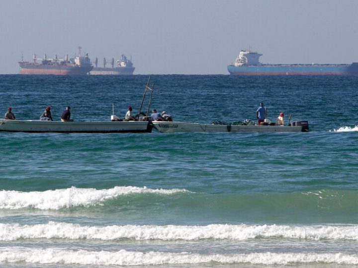 حرب مضيق هرمز: شلل حركة الملاحة يهدد الاقتصاد العالمي ويرفع أسعار النفط والأسمدة