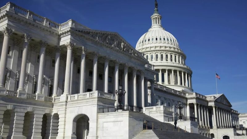 البيت الأبيض: نقل بايدن أفضل الأسلحة الأمريكية إلى أوكرانيا كان قرارا متهورا