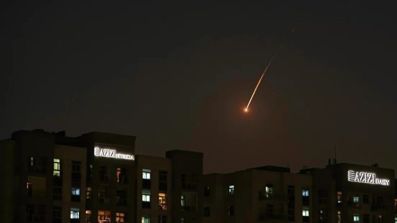 مستشار سابق بالبنتاغون: صواريخ إيران تخترق دفاعاتنا المتطورة والغرب “يضلل” بشأن نجاحات وهمية