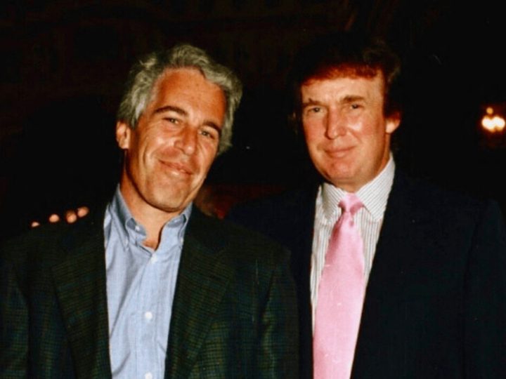 وثائق مسربة تفضح ما فعله ترامب وإبستين بقاصر في الثمانينات!
