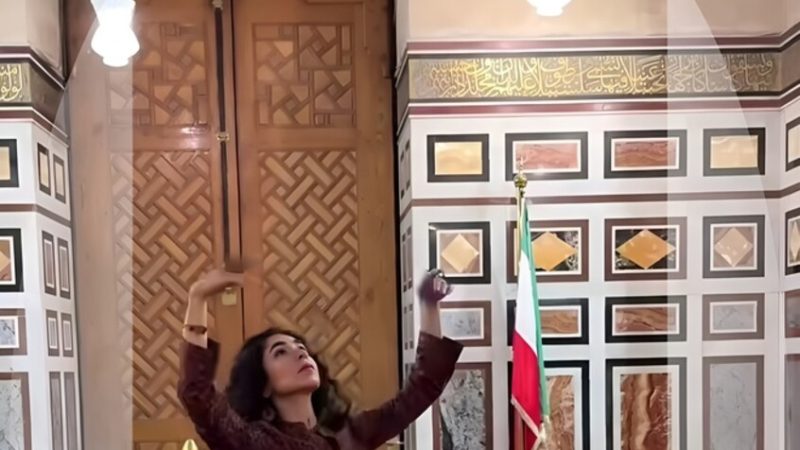 فتاة تثير موجة غضب في مصر برقصة داخل ضريح شاه إيران
