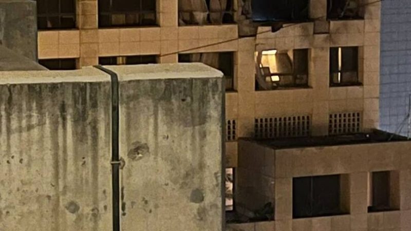لبنان.. مقتل 4 أشخاص وإصابة 10 آخرين في استهداف إسرائيلي لفندق وسط أنباء عن عملية اغتيال (فيديو)