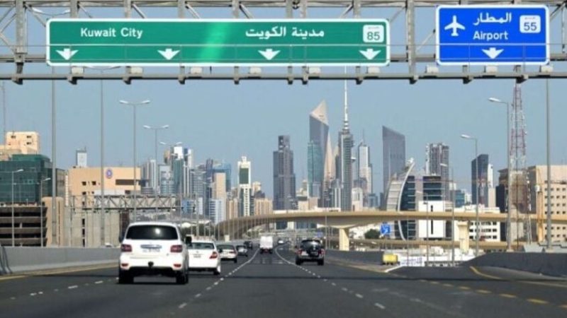 فرق الإطفاء تكافح حريق خزانات الوقود بمطار الكويت الدولي