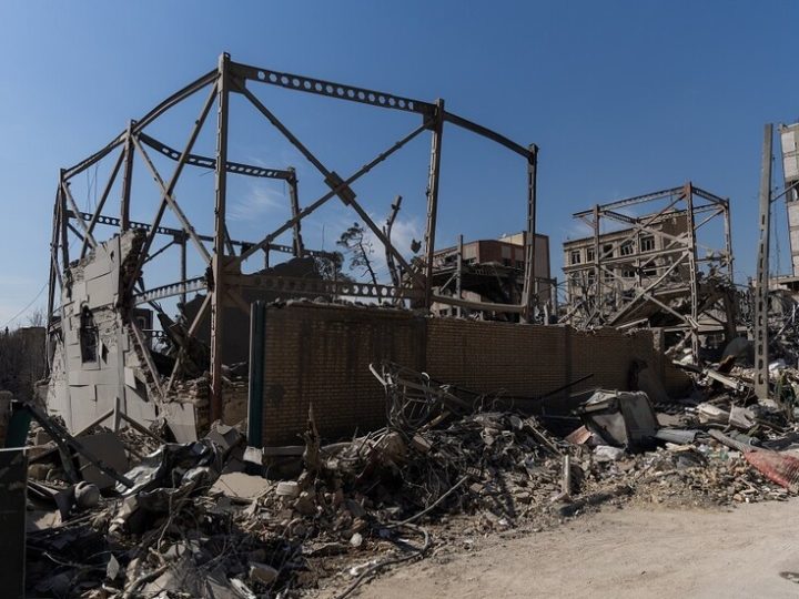 “هيومن رايتس ووتش” تطالب بالتحقيق في جريمة حرب بشأن قصف مدرسة بإيران