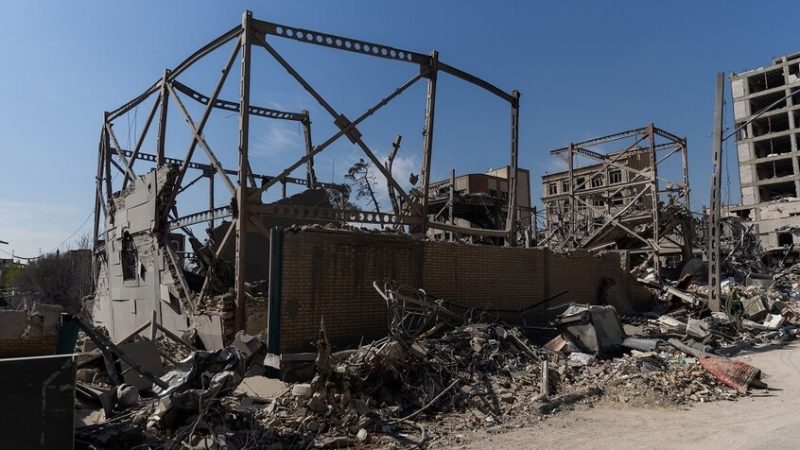 “هيومن رايتس ووتش” تطالب بالتحقيق في جريمة حرب بشأن قصف مدرسة بإيران