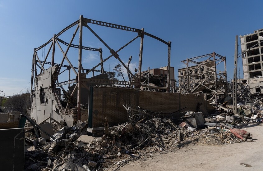 “هيومن رايتس ووتش” تطالب بالتحقيق في جريمة حرب بشأن قصف مدرسة بإيران