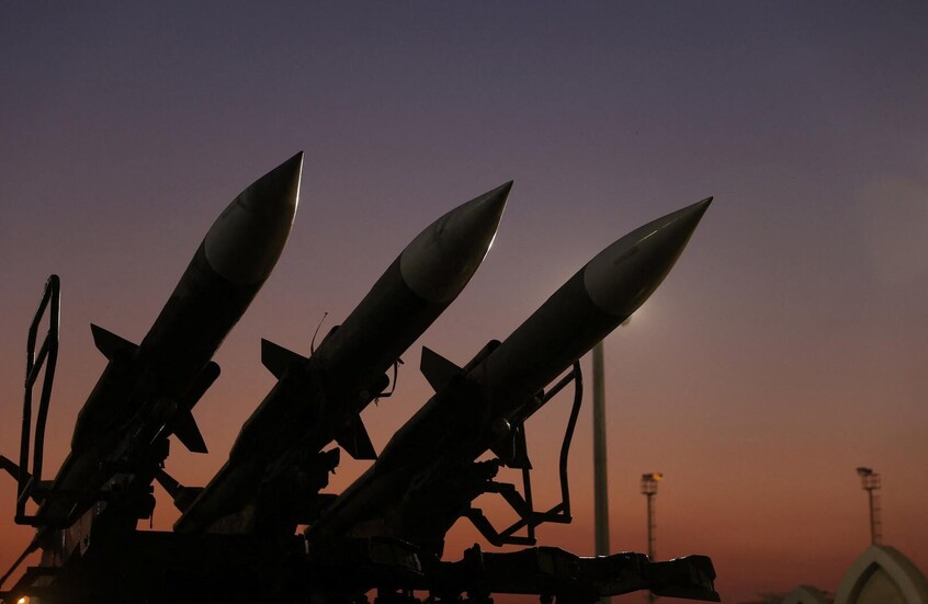 مصدر إيراني: بدءا من الليلة سيضاعف الحرس الثوري هجماته ضد الولايات المتحدة وإسرائيل