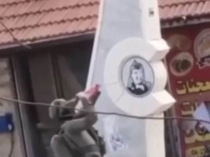 الجيش الإسرائيلي يوقف جنديا بعد تخريبه نصب ياسر عرفات في الضفة الغربية