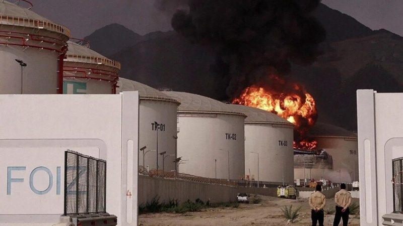 الإمارات.. حريق في حقل نفطي بالفجيرة نتيجة سقوط حطام بعد اعتراض جوي