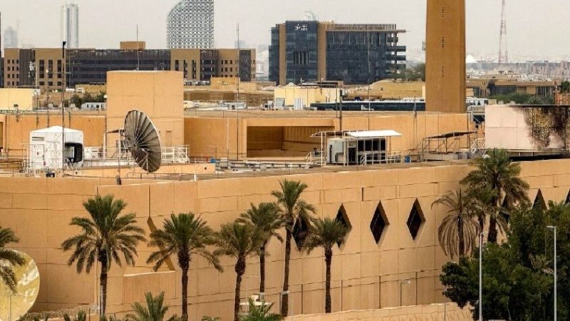 “نيويورك تايمز”: الخارجية الأمريكية تأمر دبلوماسييها بمغادرة السعودية فورا