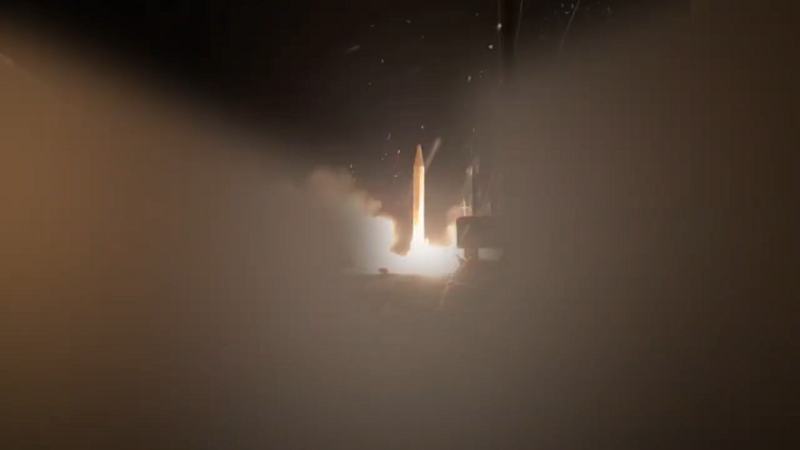 لحظة إطلاق صواريخ الموجة 30 من عملية “الوعد الصادق 4” (فيديو)