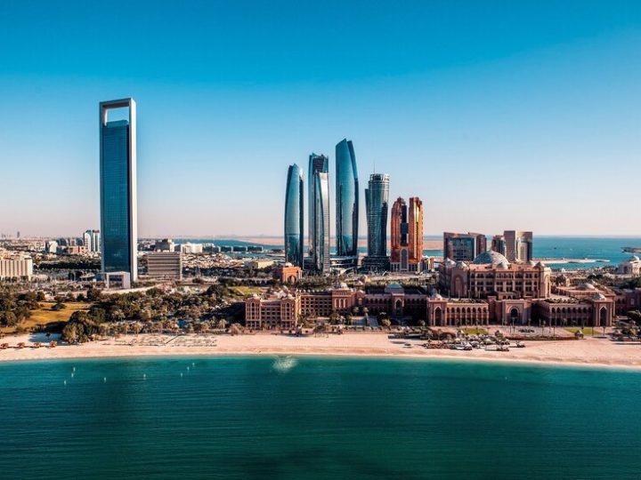 إصابة مواطن مصري في أبوظبي جراء سقوط شظايا عقب اعتراض جوي