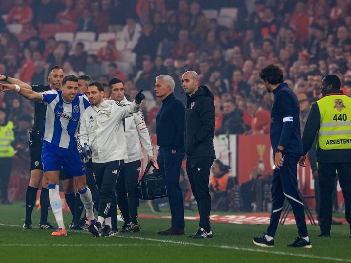 خائن لأي شيء؟.. مورينيو يشن هجوما لاذعا على مدرب وجماهير بورتو