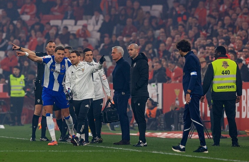 خائن لأي شيء؟.. مورينيو يشن هجوما لاذعا على مدرب وجماهير بورتو