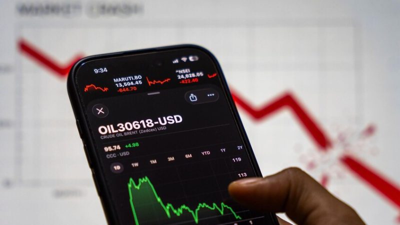 سعر نفط “برنت” يتراجع إلى ما دون 90 دولارا للبرميل