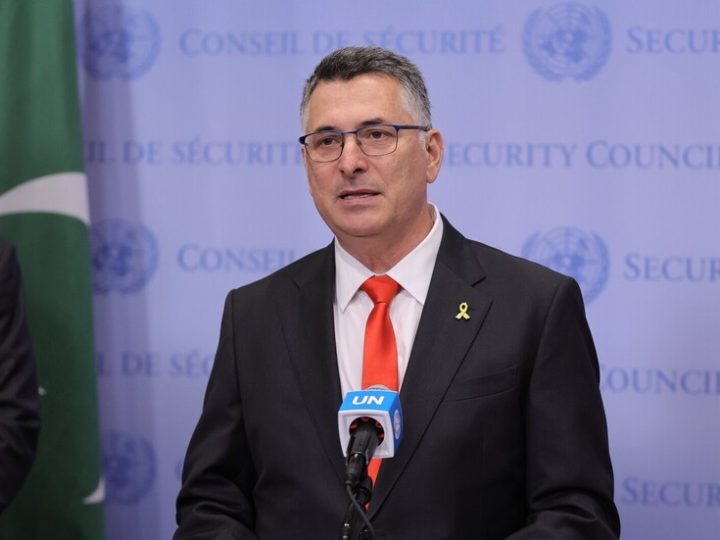 ساعر: هجمات حزب الله من لبنان تفوق ضربات إيران على إسرائيل خلال أسبوع