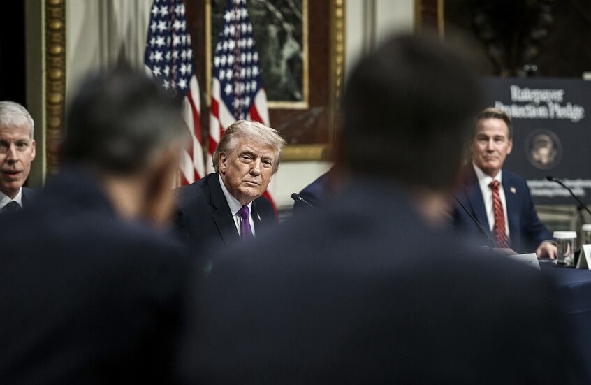 “وول ستريت جورنال”: مستشارو ترامب ينصحونه بإيجاد مخرج من الحرب ضد إيران