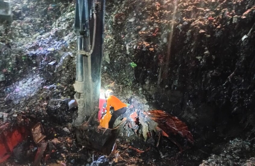 مقتل 7 أشخاص في انهيار مكب نفايات عملاق بجاكرتا (صور + فيديو)