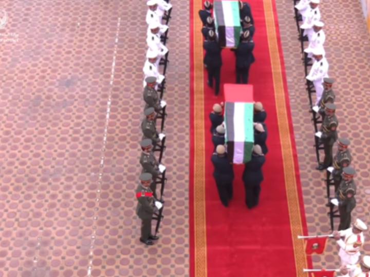 الدفاع الإماراتية تشيع طيارين في جنازة عسكرية بأبوظبي