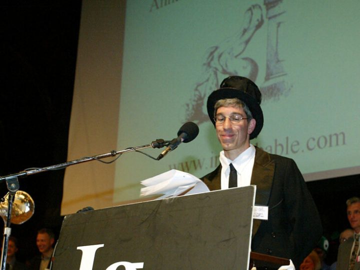 جوائز “نوبل للحماقة” تنتقل من أمريكا إلى أوروبا لأول مرة بسبب ترامب!