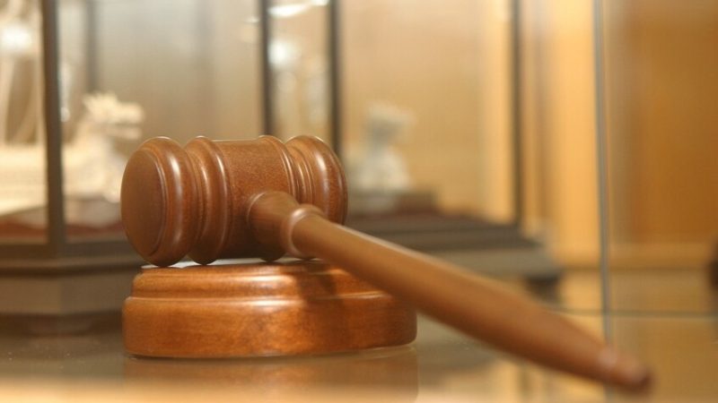 القضاء الروسي يصدر حكمه على صحفية أوكرانية بتهمة الاعتداء على سفير روسي