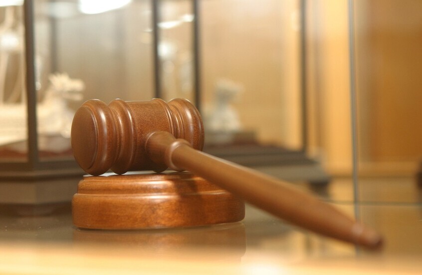 القضاء الروسي يصدر حكمه على صحفية أوكرانية بتهمة الاعتداء على سفير روسي