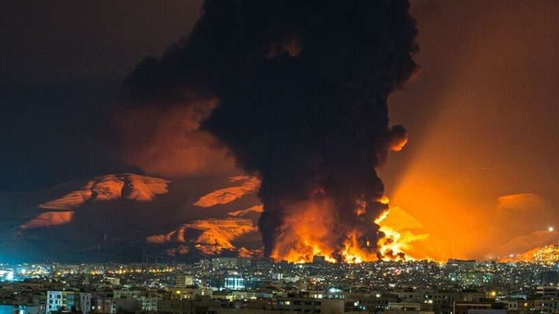 ترامب يطلب من إسرائيل التوقف فورا عن ضرب منشآت النفط الإيرانية.. ما الذي يحدث؟