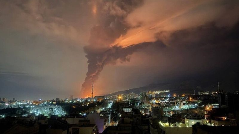 منظمة الصحة العالمية تحذر من مخاطر “المطر الأسود” في إيران