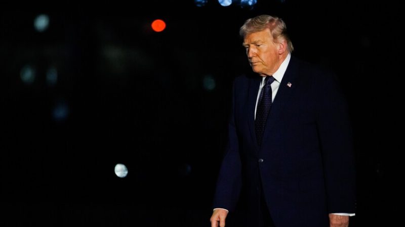 سيناتور أمريكي يشير إلى بند “مفاجئ” في خطة حرب ترامب على إيران