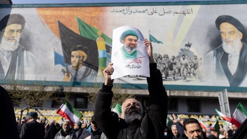 نجل الرئيس الإيراني ينفي الشائعات حول إصابة المرشد الأعلى مجتبى خامنئي